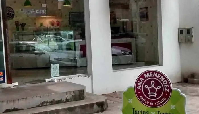 Ana Menendez -  Zona - Yerba Buena