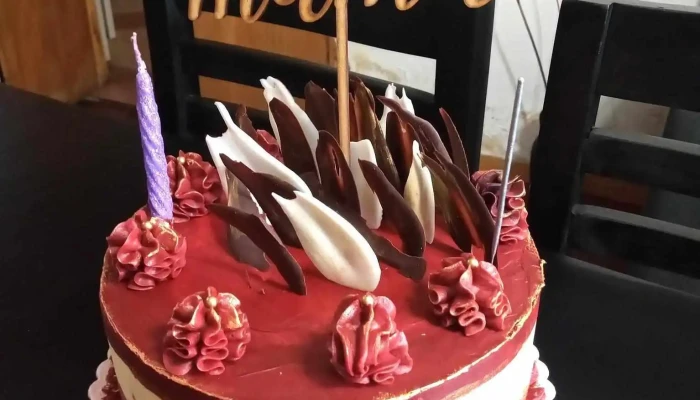 Floresce Pasteleria Artesanal Pastel - La Bebida