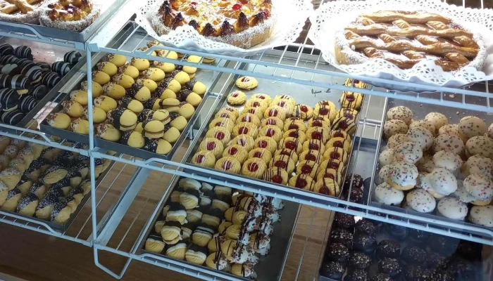 La Vienesa Panaderia Confiteria -  Cerca De Mi - Merlo