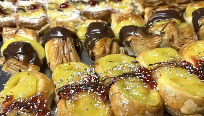 Panaderia Los Abuelos -  Comida Y Bebida - Colón
