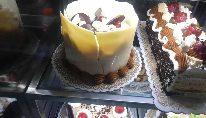 Roxi Confiteria Y Pasteleria -  Comida Y Bebida - Villa Krause